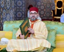 أمير المؤمنين يؤدي الجمعة صلاة عيد الفطر المبارك بمسجد أهل فاس بالمشور السعيد بمدينة الرباط