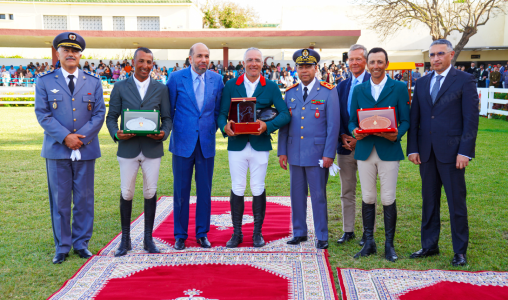 المباراة الرسمية للقفز على الحواجز 4 نجوم للحرس الملكي.. الفارس الغالي بوقاع يفوز بالجائزة الكبرى لصاحب الجلالة الملك محمد السادس