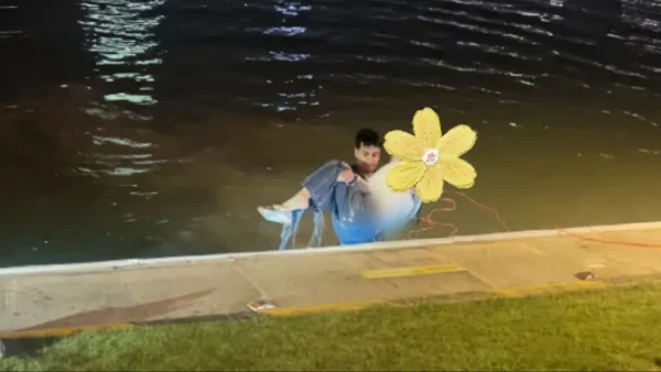 المغربي  فاضل أيوب يصبح بطلا في الصين …ألقى  بنفسه في المياه الباردة وأنقد فتاة  صينية من الغرق