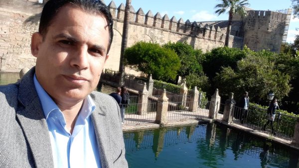 السعادة الحقيقية هي : الاستغناء عن شيئين: التفكير فيما مضى… والخوف مما هو آت