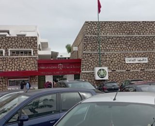 بعد تقديمهما أمام النيابة العامة بالمحكمة ، الموظفة  بجماعة بني يخلف بالمحمدية تتنازل عن متابعة مديرها