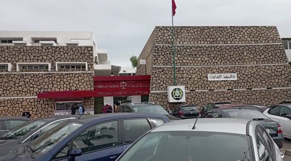 بعد تقديمهما أمام النيابة العامة بالمحكمة ، الموظفة  بجماعة بني يخلف بالمحمدية تتنازل عن متابعة مديرها