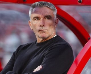 كبش الفداء….الوداد الرياضي  ينهي  ارتباطه بالمدرب الفرنسي باتريس كارتيرون