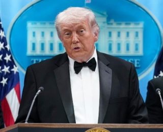 “ترامب يكشف تفاصيل حادث إطلاق الـ ـنـ ـار في حفل  الصحافة الذي كان متواجدت به  بواشنطن