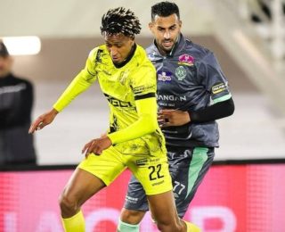 الرجاء ينقض على الصدارة بعد هزم المغرب الفاسي بعقر الدار ب(0-2)
