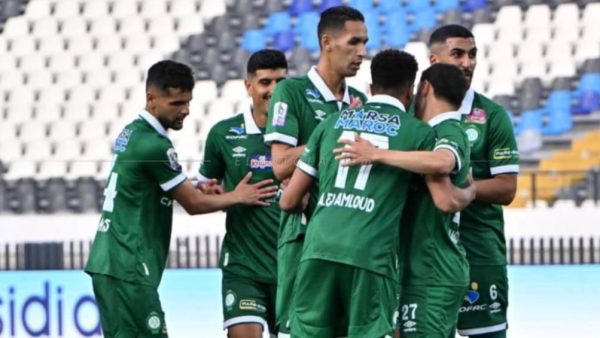 الرجاء ينتصر على الدفاع الجديدي ويواصل المطاردة
