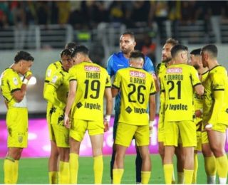 المغرب الفاسي يعود للزعامة بفوزه على إتحاد تواركة بالرباط.