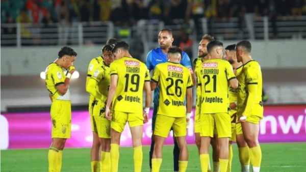 المغرب الفاسي يعود للزعامة بفوزه على إتحاد تواركة بالرباط.