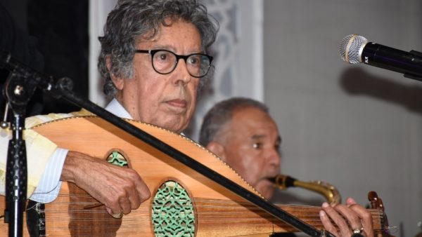 الفنان المغربي عبد الوهاب الدكالي حي يرزق وخبر وفاته مجرد إشاعة