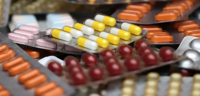 زايو …..مستخدمتان بصيدلية تتورطان في بيع أقراص طبية مخدرة لشخص بدون وصفة طبية
