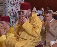 أمير المؤمنين يؤدي صلاة عيد الأضحى المبارك بمسجد أهل فاس بالرباط ويتقبل التهاني بهذه المناسبة السعيدة