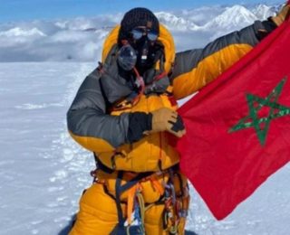جلالة الملك يهنئ المتسلقة العالمية نوال صفنضلة إثر الإنجاز الرياضي الكبير الذي سجلته بتسلقها لقمتي إيفيريست ولوتسي المتجاورتين