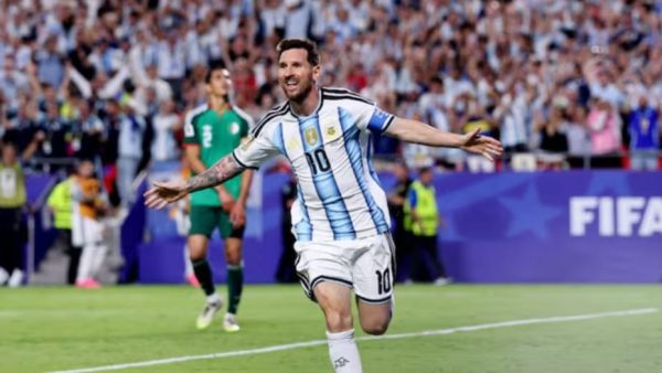 منتخب الأرجنتين يكتسح منتخب الجزائر بثلاثية نظيفة