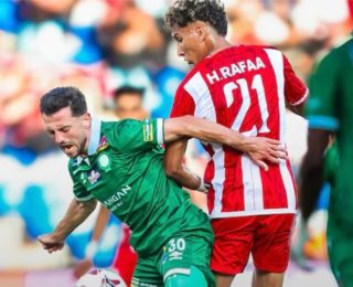 الكوكب المراكشي يلقن درسا كرويا للرجاء ويفوز عليه ب(2-0).