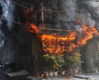 الهند..مصـ ـرع  21 شخصا على الأقل في حـ ـريق بأحد مطاعم نيودلهي