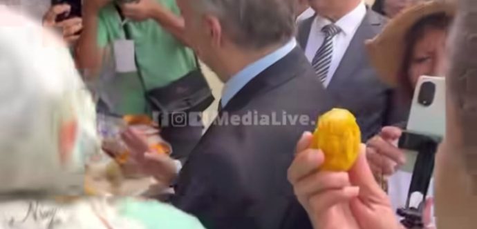 مُزحة لبرلماني تُحرج عامل المحمدية  في مهرجان زناتة للفروسية والأخير يتجاهله