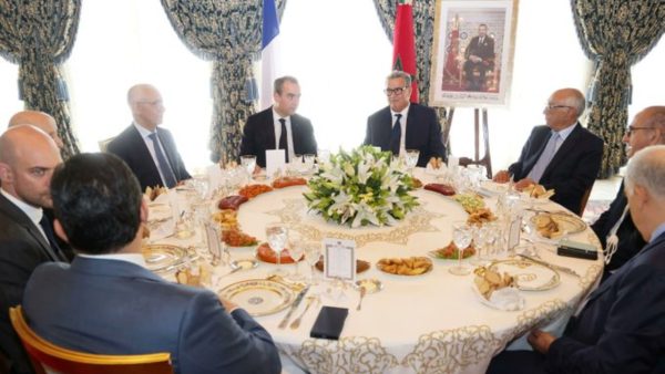 جلالة الملك يقيم مأدبة غداء على شرف الوزير الأول الفرنسي والوفد المرافق له ترأسها أخنوش