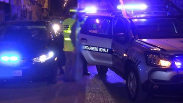 القنيطرة…من أجل النجاة بحياتهم من الإحتراق والرشق بالحجارة  والإعتداء،دركيون يطلقون الرصاص من مسدساتهم على متجمهرين