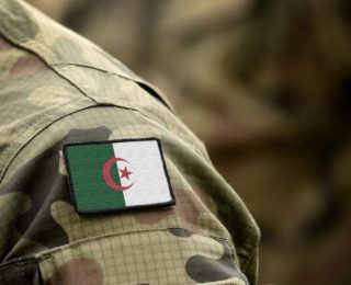 الجيش الجزائري يعلن “تفكيك مجموعة تضم 4 مغاربة” مرتبطة بـمنطقة القبائل