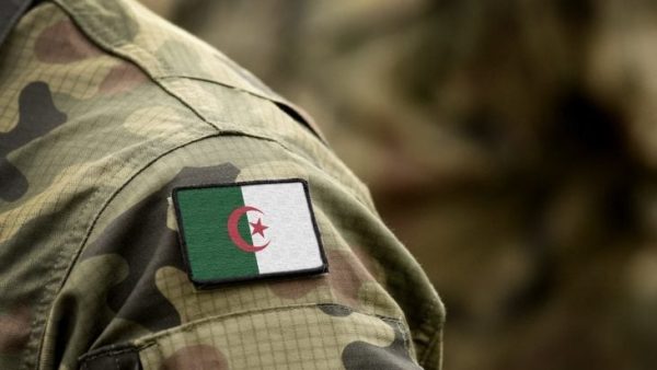 الجيش الجزائري يعلن “تفكيك مجموعة تضم 4 مغاربة” مرتبطة بـمنطقة القبائل