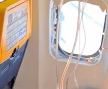 فيديو.. مسافر كاد أن يُسحب خارج طائرة تابعة لـ “رايان إير” بعد تحطم إحدى نوافذها