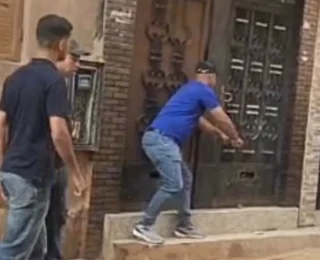 الدارالبيضاء….مواجهة خـ ـطيرة بين الأمن ومختطف سيدتين تنتهي  بتحريرهما وتوقيف المجرم