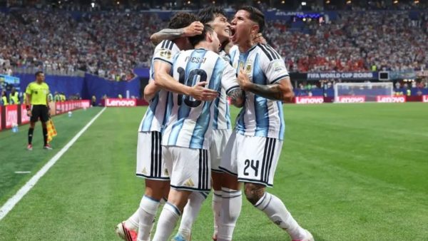 مونديال 2026: ريمونتادا تاريخية للأرجنتين تأهلها للربع ضد مصر.
