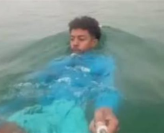 عندما تسقط وسائل الإعلام العربية والدولية في فخ ” النقل ” …فيديو لمغربي حصد ملايين المشاهدات لا علاقة بالهجرة نحو مدينة سبتة ( فيديو )