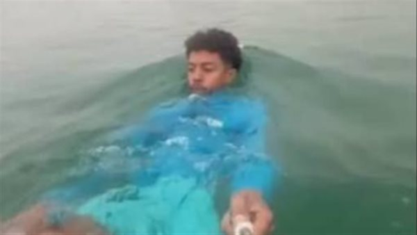 (فيديو )  لسباح مغربي حصد ملايين المشاهدات دوليا  لاعلاقة له بسبتة