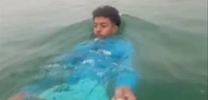 (فيديو )  لسباح مغربي حصد ملايين المشاهدات دوليا  لاعلاقة له بسبتة