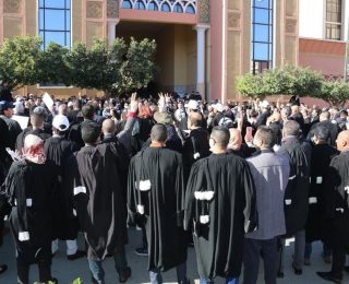 المحامون يقررون مواصلة مقاطعة الخدمات بالمحاكم