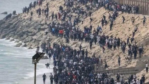 وزارة الداخلية المغربية توضح أسباب موجة الهجرة نحو سبتة وعدد الوفيات