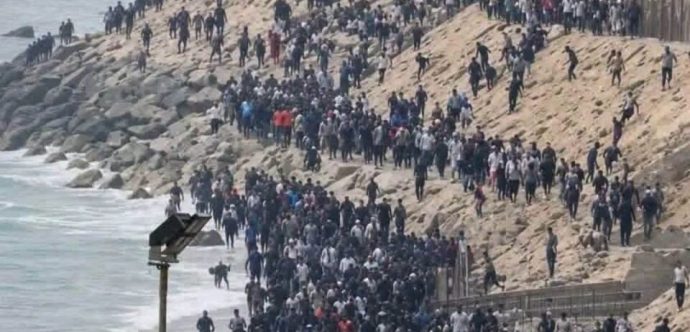 وزارة الداخلية المغربية توضح أسباب موجة الهجرة نحو سبتة وعدد الوفيات