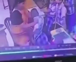 الهند: بسبب الخوف والرعب من معلمته …سكتة قلبية تنهي حياة تلميذ