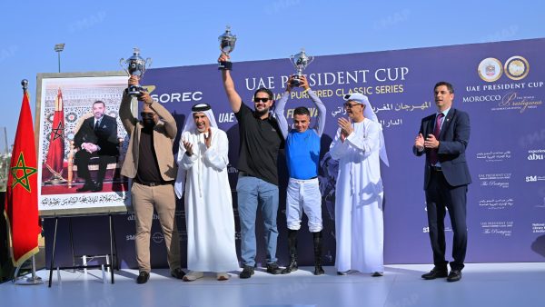 النسخة الثانية من المهرجان الإماراتي المغربي لسباق الخيول.. تتويج الفرس “براق” بكأس صاحب السمو رئيس دولة الإمارات العربية المتحدة