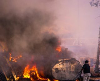 11 قتـ ـيل و7 جـ ـرحى في إنـ ـفجـ ـار صهريج شاحنة إثر اصطدامها مع عدة سيارات وحافلات (فيديو ) بإيران
