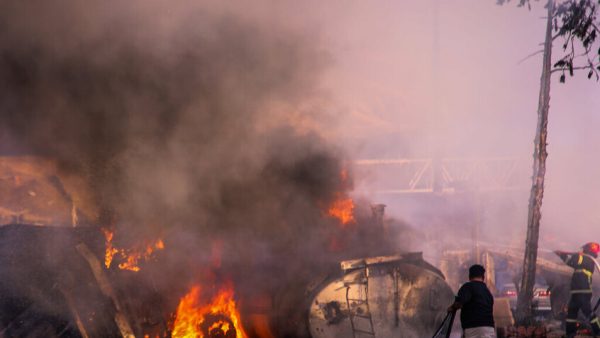11 قتـ ـيل و7 جـ ـرحى في إنـ ـفجـ ـار صهريج شاحنة إثر اصطدامها مع عدة سيارات وحافلات (فيديو ) بإيران