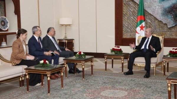 مستشار الرئيس الأمريكي يُكَمِمُ أفواه تبون ومسؤولين جزائريين بخصوص تناول قضية الصحراء المغربية
