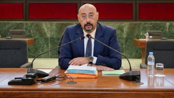توقيف عمدة منير الليموري، عمدة مدينة طنجة مباشرة بعد عودته للمغرب