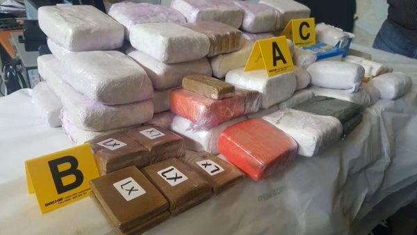 إيطاليا …اعتقال مهاجر مغربي وزوجته وشريكهما وحجز 248 كلغ من الكوكايين