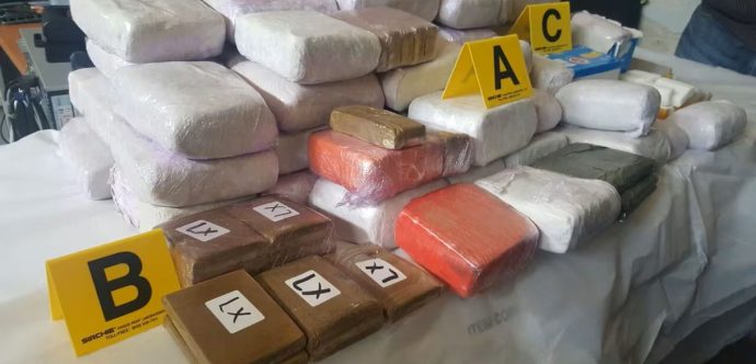 إيطاليا …اعتقال مهاجر مغربي وزوجته وشريكهما وحجز 248 كلغ من الكوكايين