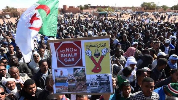 الجزائر …15 منظمة تفضح المستور:  العقوبات القامعة للحريات غطاء على الفشل الاقتصادي والاجتماعي