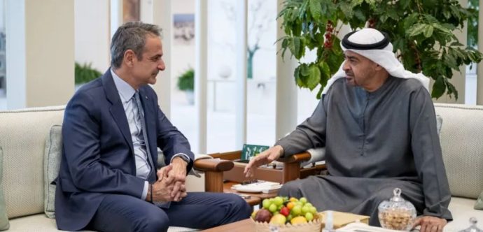 زيارة ماكرون لدول  الخليج….. رحلة استجداء صريحة للنفط والديزل