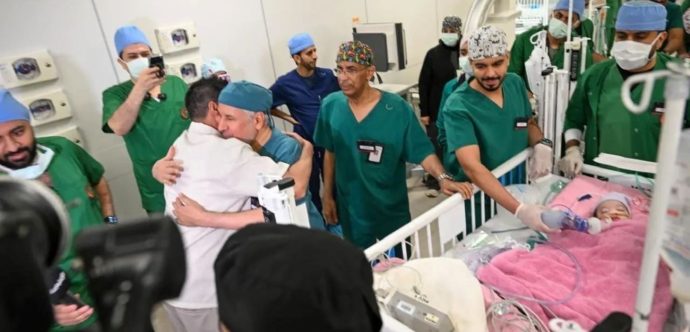 نجاح عملية فصل توأمين  مغربيين ملتصقين بمستشفى بالسعودية