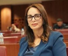  القصة الكاملة لإعفاء مديحة خيير من الحكومة على وقع “الشواهد الطبية، شيكات الذهب، وملفات الماضي”