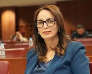  القصة الكاملة لإعفاء مديحة خيير من الحكومة على وقع “الشواهد الطبية، شيكات الذهب، وملفات الماضي”