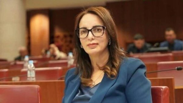  القصة الكاملة لإعفاء مديحة خيير من الحكومة على وقع “الشواهد الطبية، شيكات الذهب، وملفات الماضي”