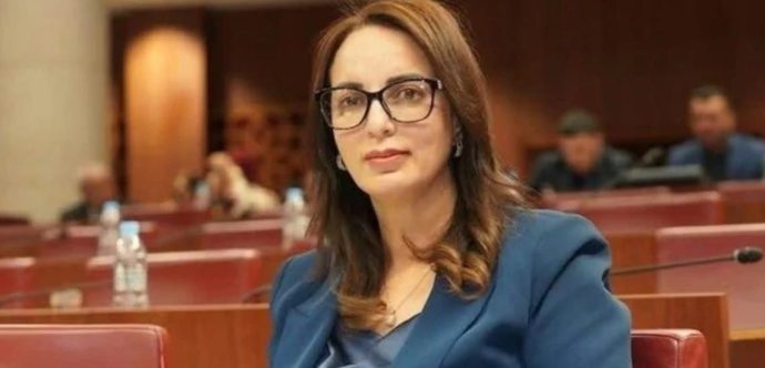  القصة الكاملة لإعفاء مديحة خيير من الحكومة على وقع “الشواهد الطبية، شيكات الذهب، وملفات الماضي”